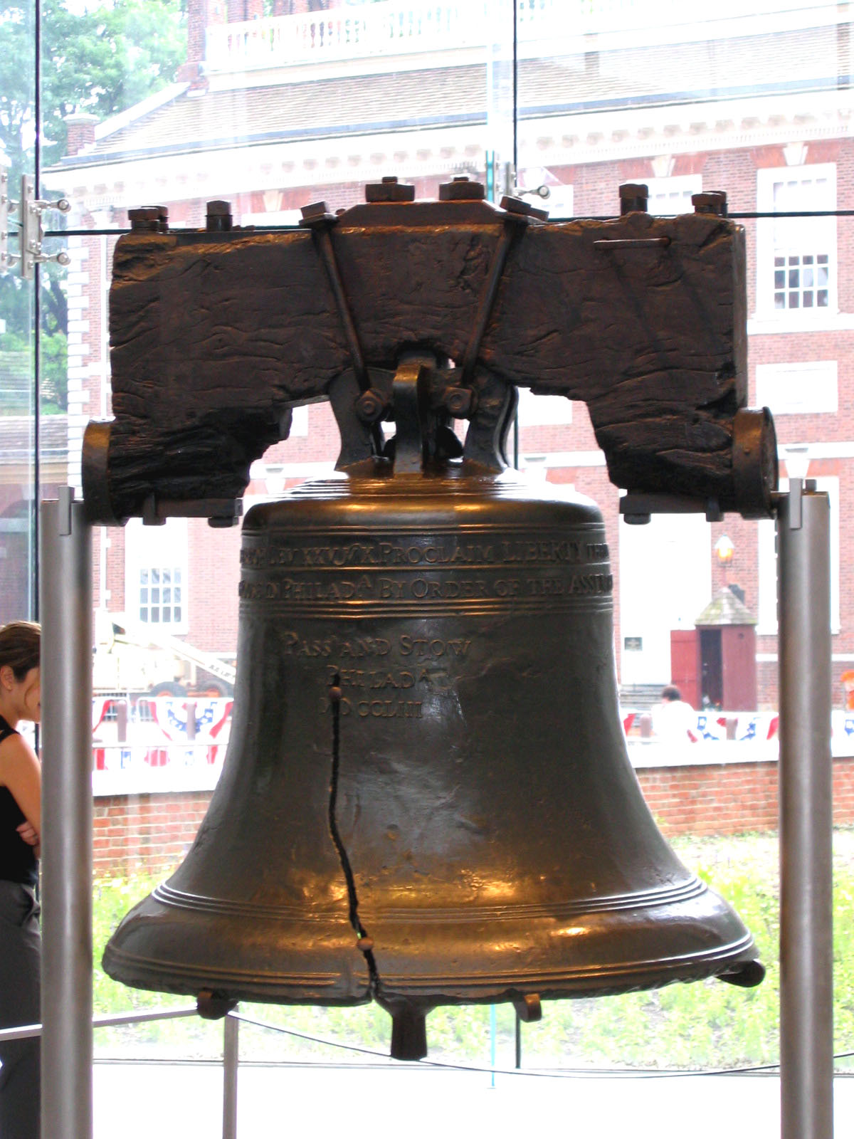 http://www.chem.ualberta.ca/~chaslucy/Philly%20liberty%20bell.jpg